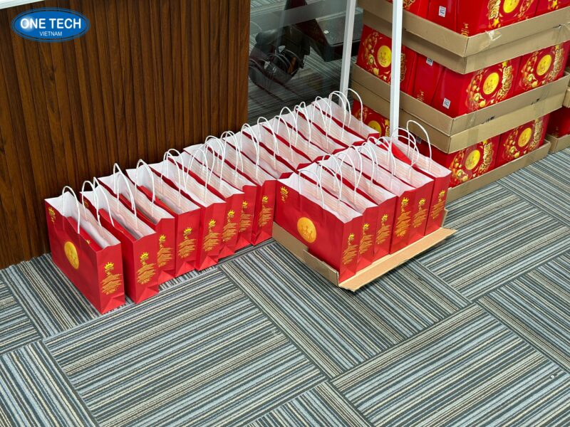 One Tech Việt Nam đã tặng hơn 250 set bánh Trung thu cho toàn bộ nhân viên