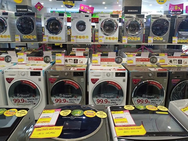 Mẫu kệ siêu thị trưng bày hàng điện máy cỡ lớn như máy giặt, tivi
