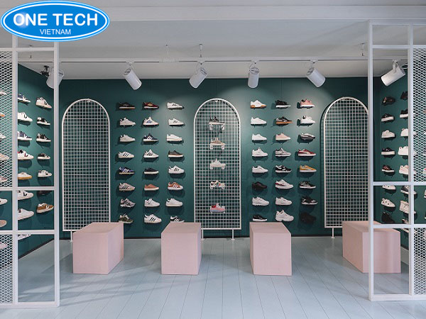Mẫu kệ treo tường bày giày dép đơn giản, tính thẩm mỹ cao phù hợp với những đôi giày sneaker