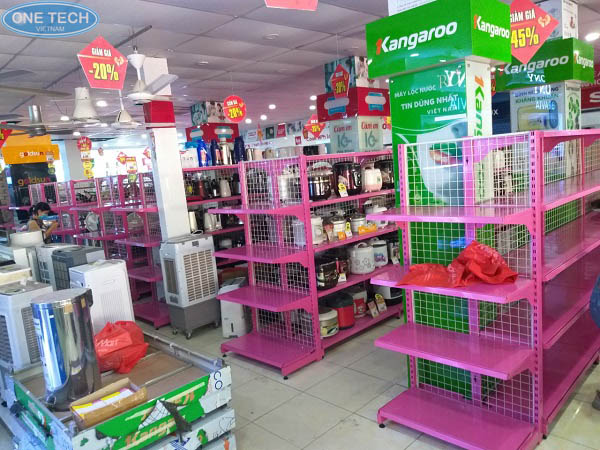 Kệ bày hàng tại Lào Cai kiểu lưng lưới 4 tầng