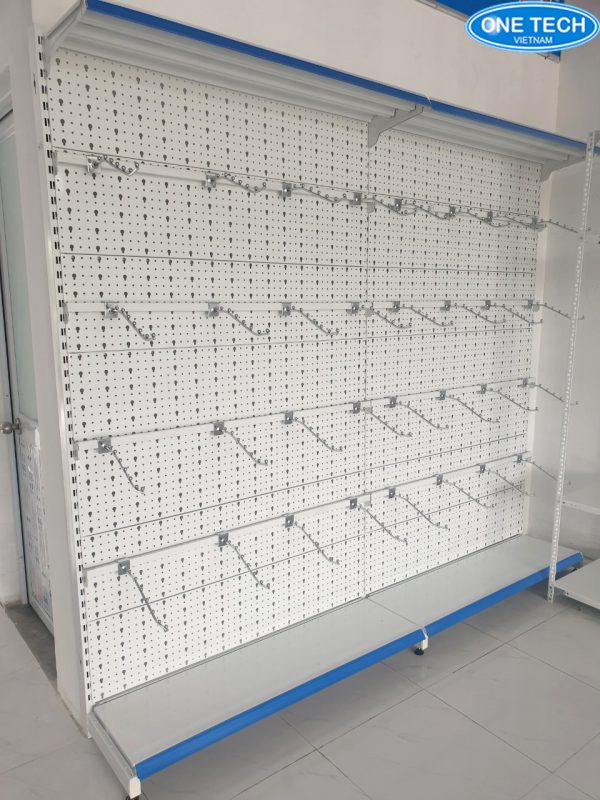 Kệ sử dụng loại móc bi cài trực tiếp lên lưng kệ