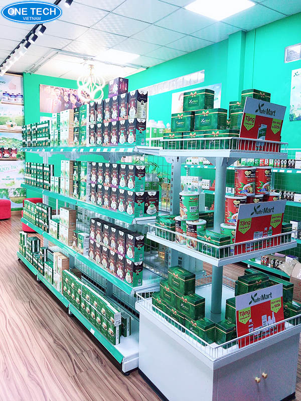 Mẫu ụ vuông và kệ đôi giữa nhà tại siêu thị Nutrimart