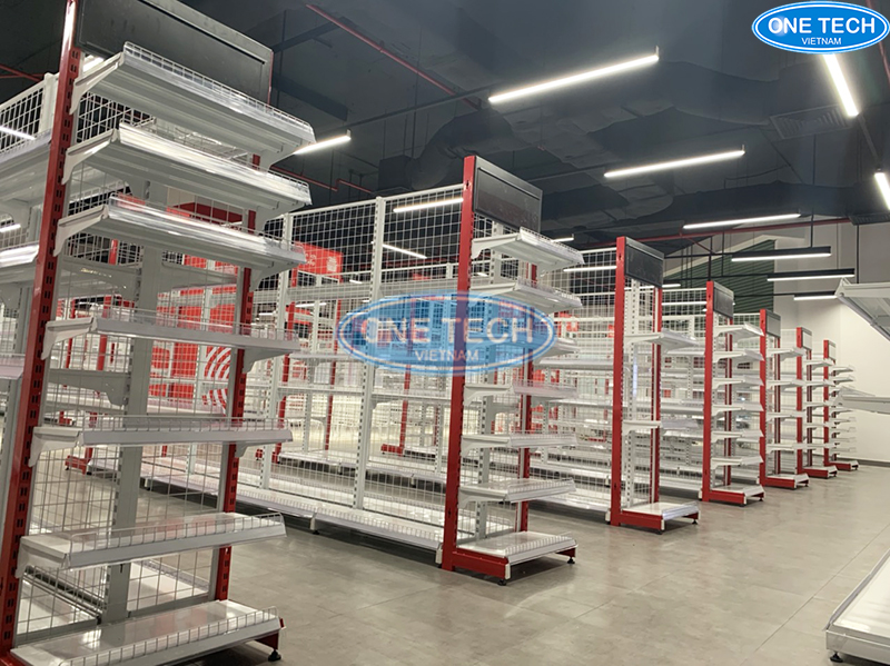 Hệ thống kệ có 7 tầng, chiều cao lớn