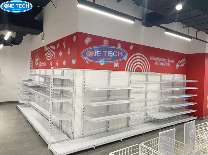 Kệ lưng lưới đặt áp tường siêu thị GO!