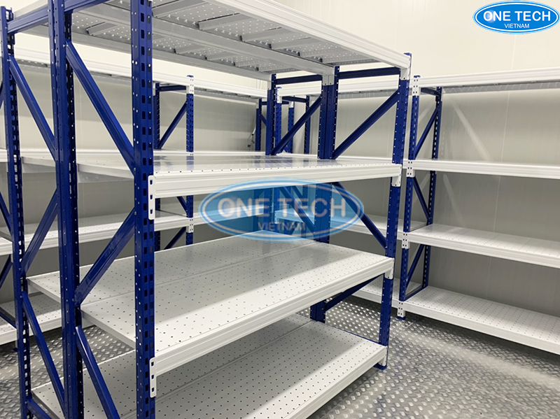 Kệ chứa hàng tại Hậu Giang