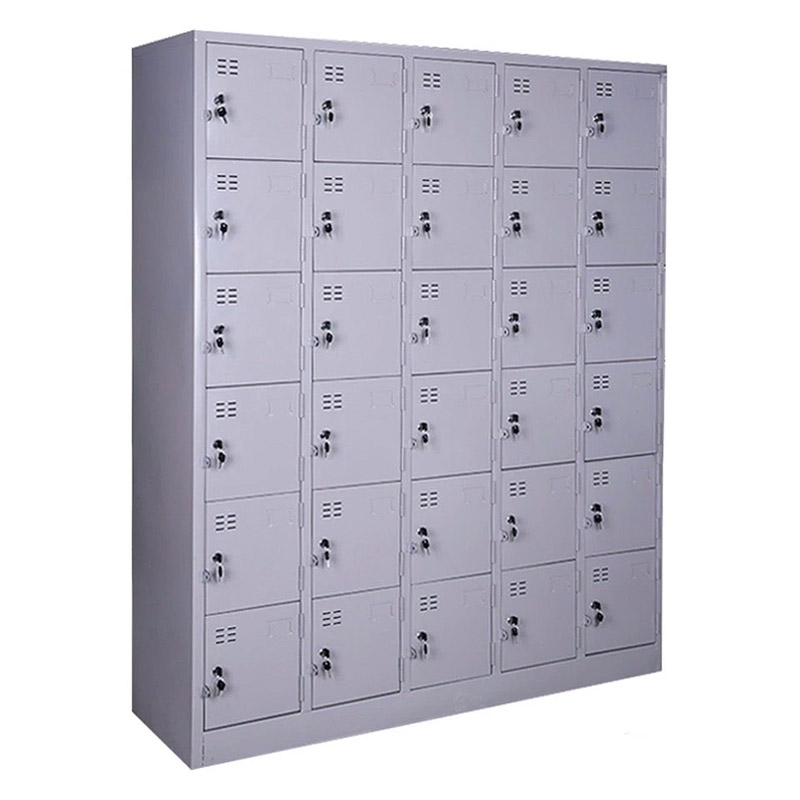 Tủ locker có nhiều ngăn và được lắp đặt khóa từng ngăn