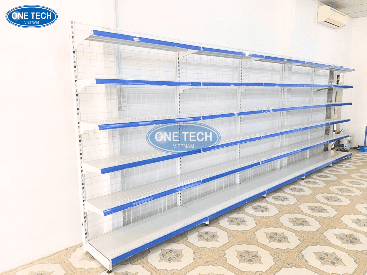 Kệ đơn lưng lưới được sử dụng trong không gian của BinMark