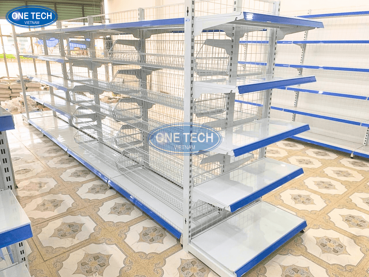 Kệ đôi lưng lưới được sử dụng trong không gian của BinMark