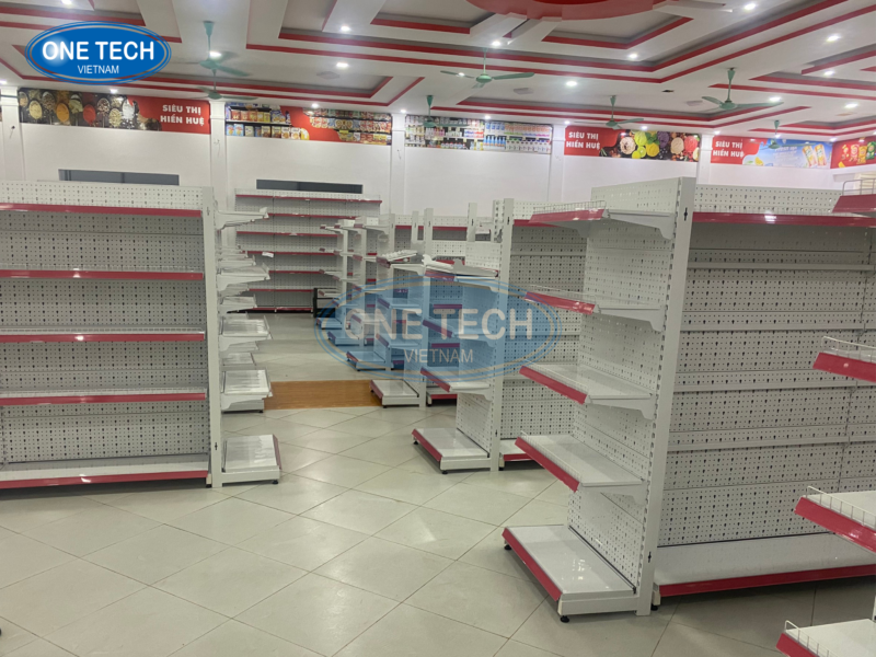 Ke sieu thi do One Tech lap dat