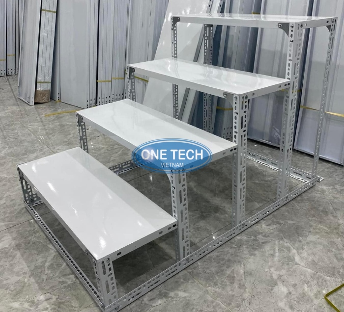 Kệ bậc thang trưng bày bó hoa tươi