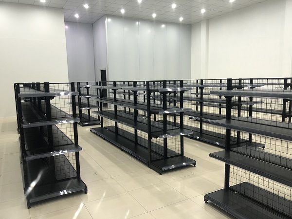 kệ giữa nhà kiểu lưng lưới