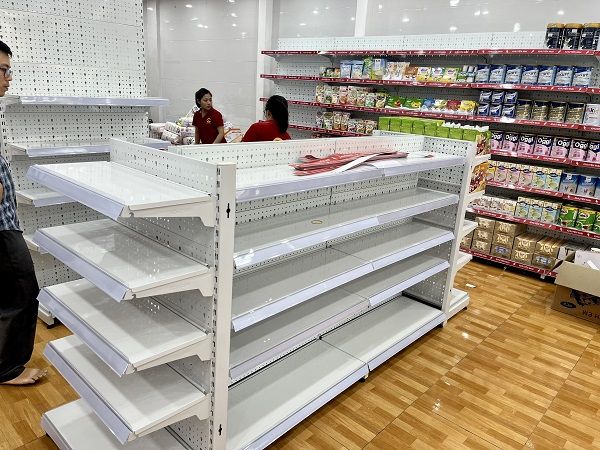 kệ đôi trắng lưng tôn đục lỗ