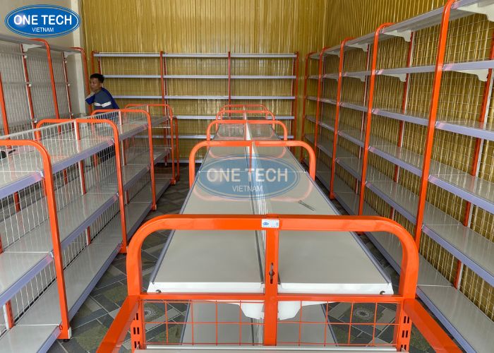 One Tech - đơn vị cung cấp kệ bày hàng số #1 Việt Nam. LH ngay : 0963.021.077 