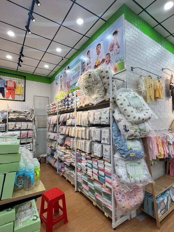 Mẫu shop quần áo đơn giản nhưng vô cùng tinh tế