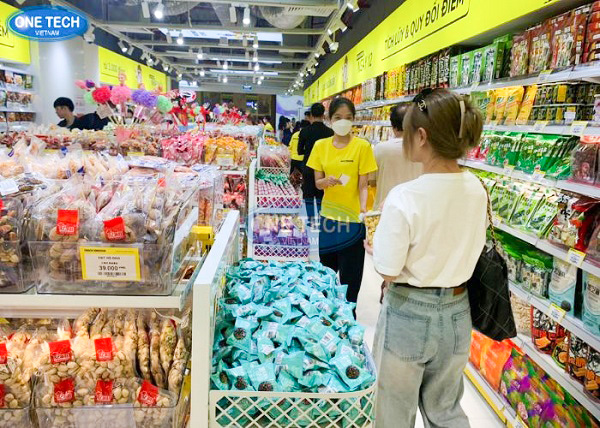 kệ bày hàng siêu thị tại Snack Kingdom