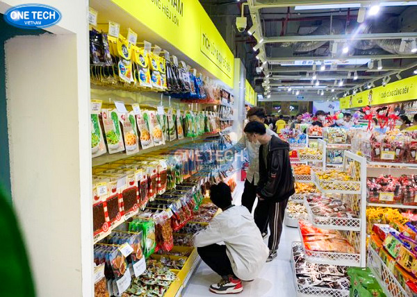 kệ bày hàng siêu thị tại Snack Kingdom