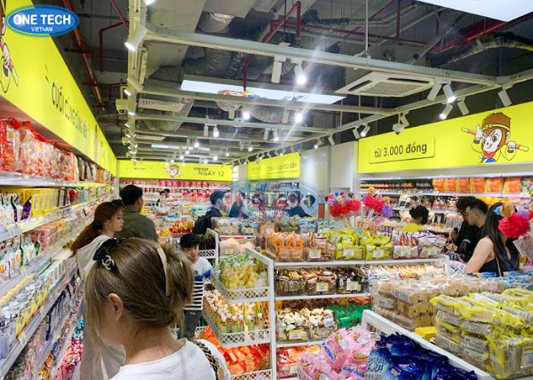 kệ bày hàng siêu thị tại Snack Kingdom