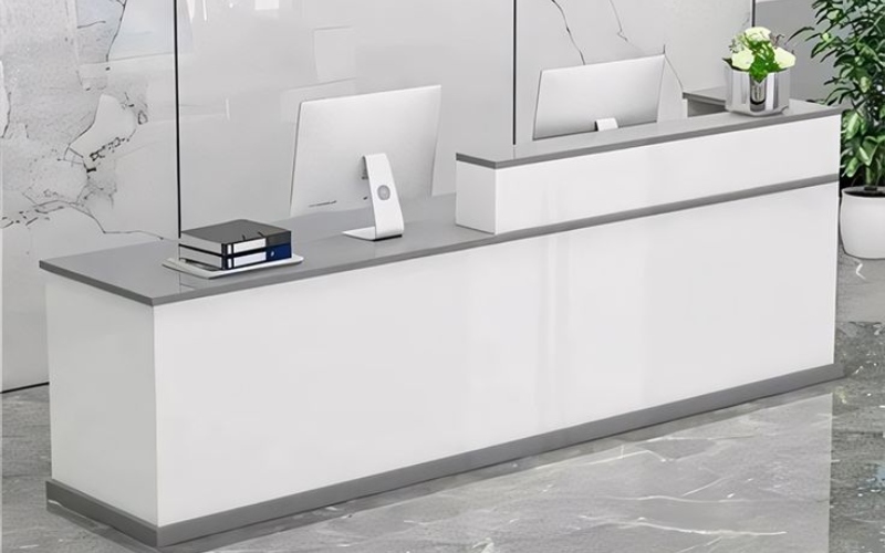 Mẫu bàn thu ngân màu trắng giá ưu đãi chỉ khoảng 3 triệu đồng