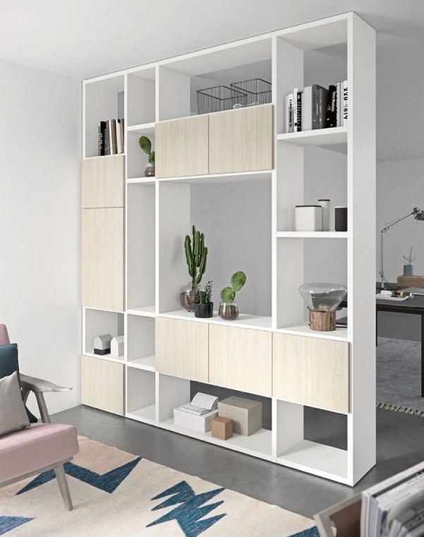 Mẫu kệ gỗ ngăn phòng khách với phòng bếp