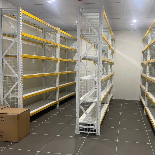 Mẫu kệ trung tải 700kg, sơn màu trắng chống rỉ