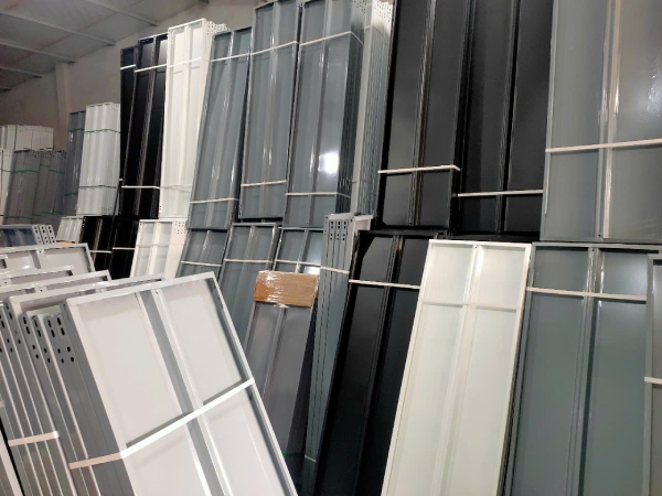 Mâm kệ siêu thị bằng tôn sơn tĩnh điện