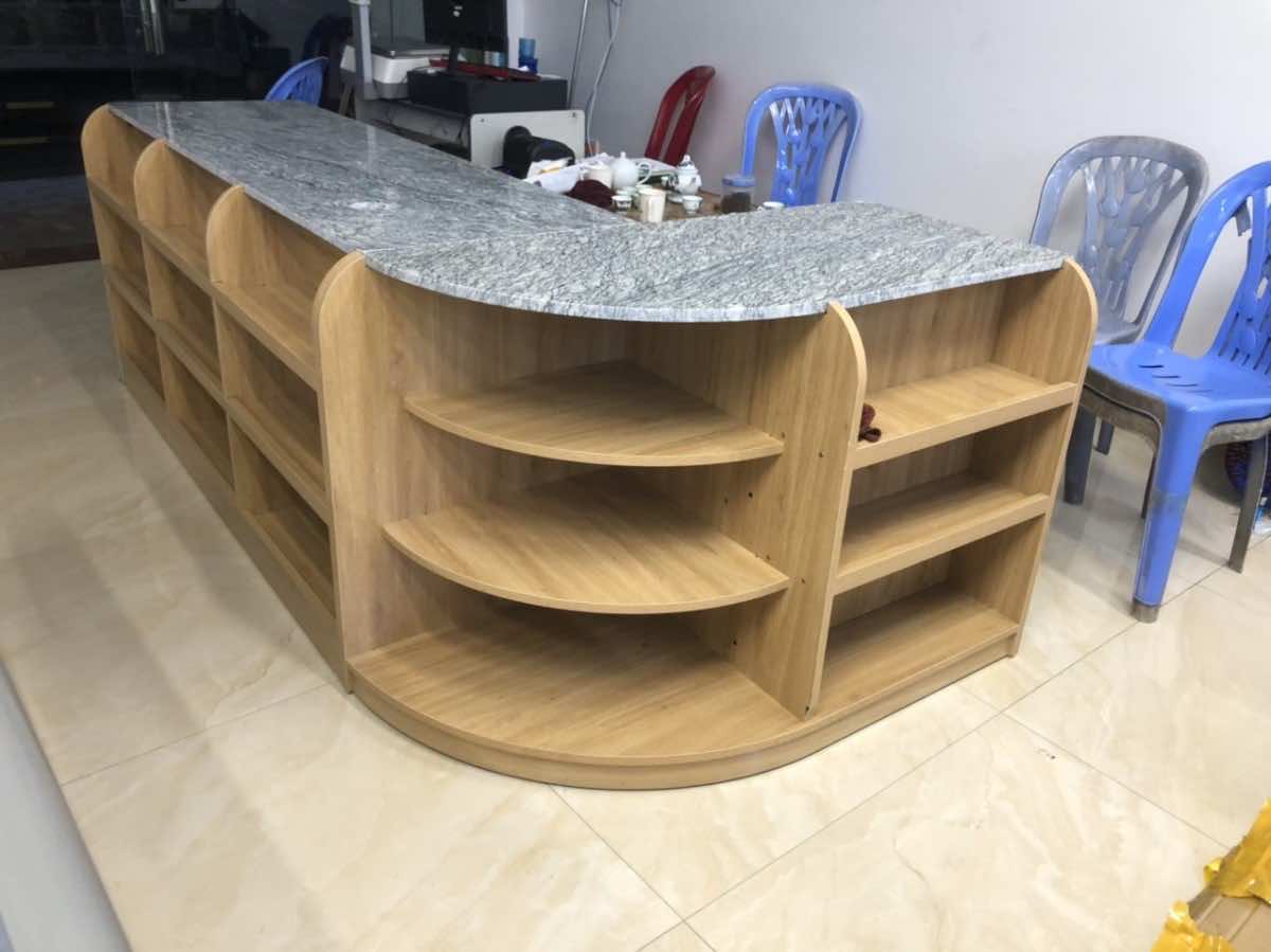 Quầy tính tiền bằng gỗ mặt đá hoa cương