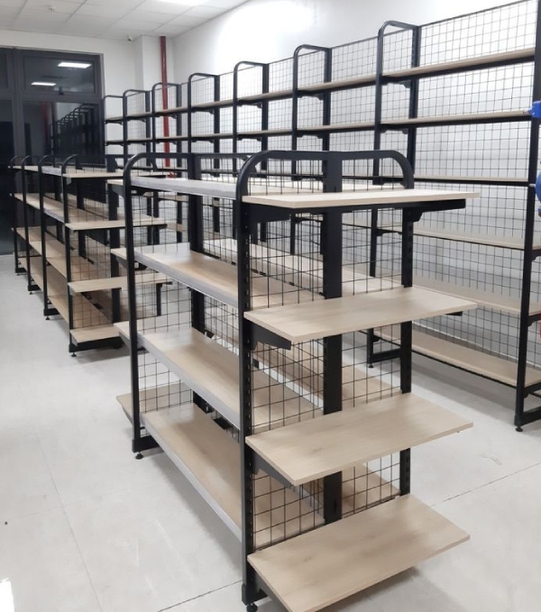 Kệ siêu thị không rõ nguồn gốc, kém chất lượng