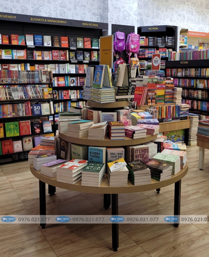 ke trung bay truyen tranh 2