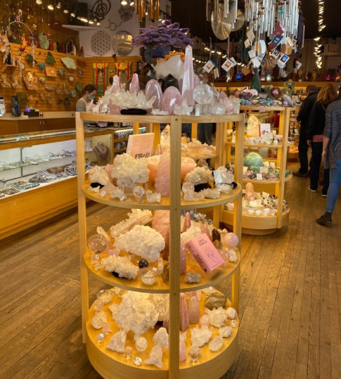 Kệ tròn trưng bày quả cầu thạch anh, pha lê