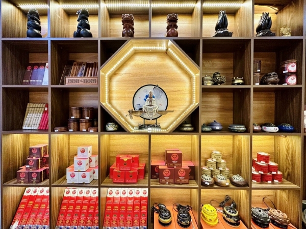 ke trung bay tram huong 3