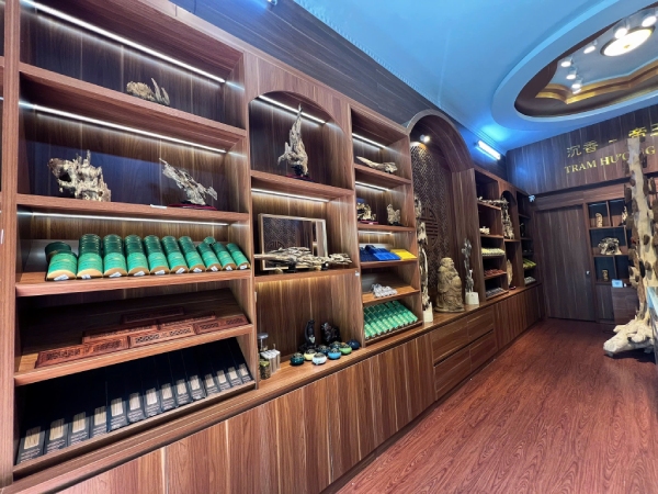 ke trung bay tram huong