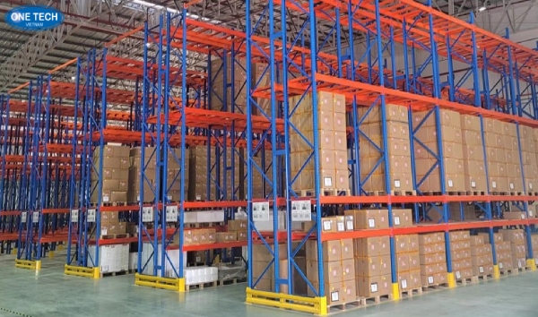 ke double deep trong kho lanh