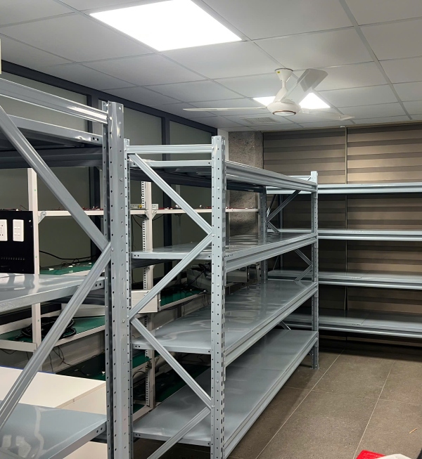 Kệ trung tải màu ghi cho kho hàng