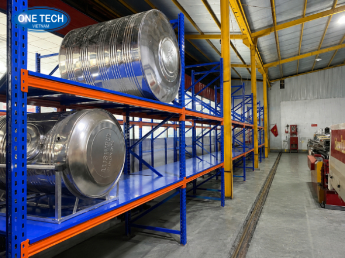 Kệ kho hàng để téc nước tải trọng đỡ 700kg/tầng